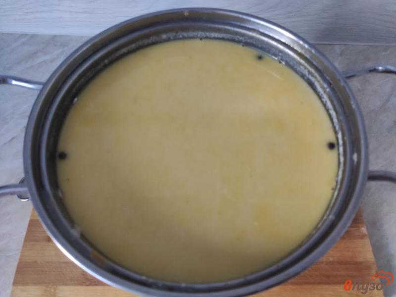 Фото приготовление рецепта: Сырный суп с куриным филе и макаронами шаг №9