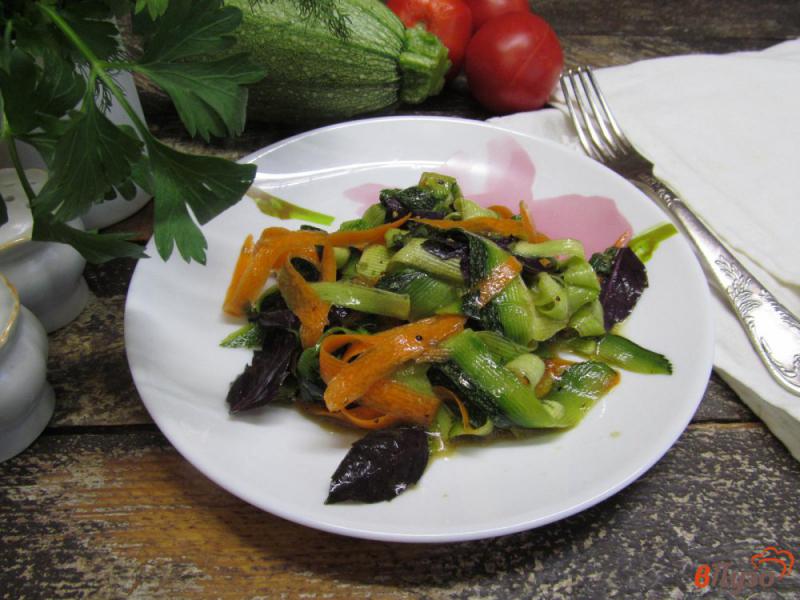 Фото приготовление рецепта: Салат из моркови и кабачка шаг №5