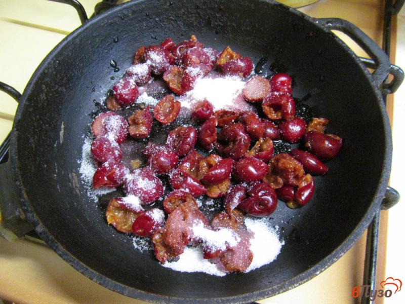 Фото приготовление рецепта: Ленивые вареники под вишневым соусом шаг №5