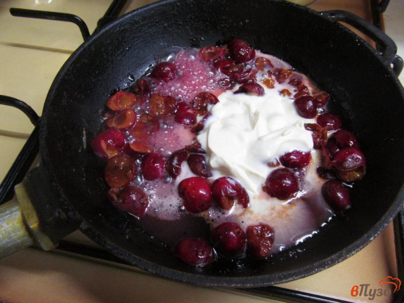 Фото приготовление рецепта: Ленивые вареники под вишневым соусом шаг №6