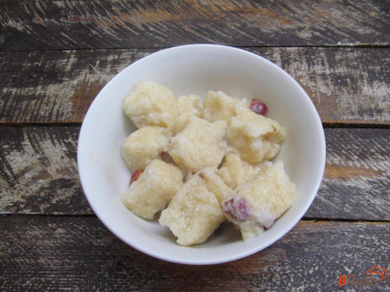 Фото приготовление рецепта: Ленивые вареники под вишневым соусом шаг №8