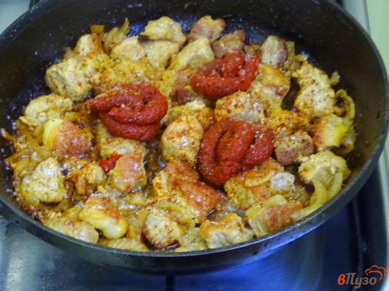 Фото приготовление рецепта: Рис со свининой и томатом шаг №6