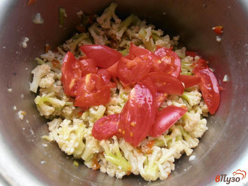 Фото приготовление рецепта: Салат из цветной капусты с помидорами шаг №5