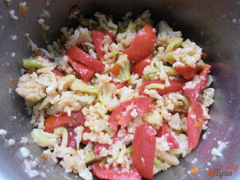 Фото приготовление рецепта: Салат из цветной капусты с помидорами шаг №6