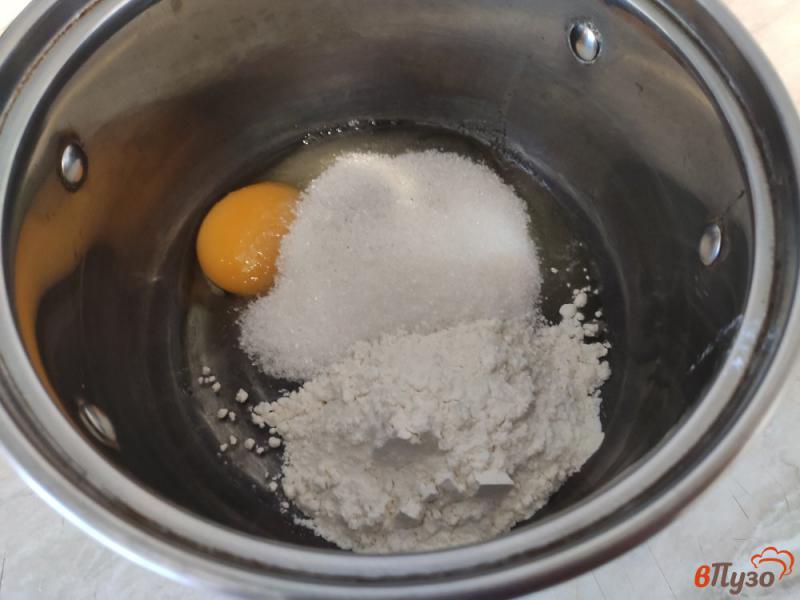 Фото приготовление рецепта: Бисквит с заварным кремом и абрикосами шаг №1