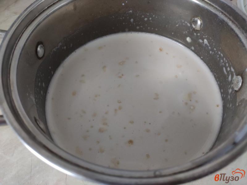 Фото приготовление рецепта: Бисквит с заварным кремом и абрикосами шаг №2