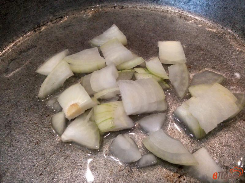 Фото приготовление рецепта: Салат с шампиньонами копченым сыром копченой колбасой и овощами шаг №1