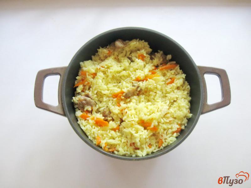 Фото приготовление рецепта: Рис с куриными желудками и овощами шаг №4