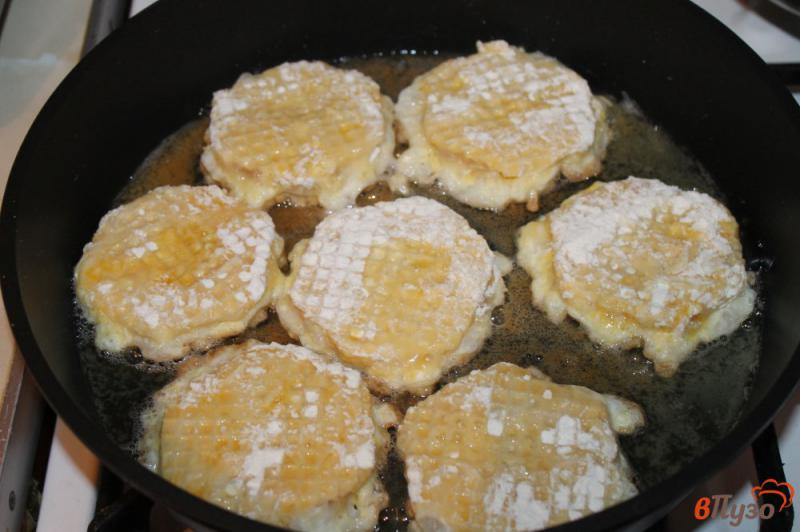 Фото приготовление рецепта: Бризоли с вафлями и куриным фаршем шаг №4