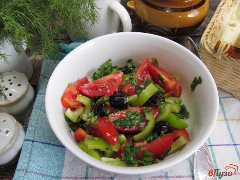 Фото приготовление рецепта: Салат из помидора с зеленым болгарским перцем шаг №6