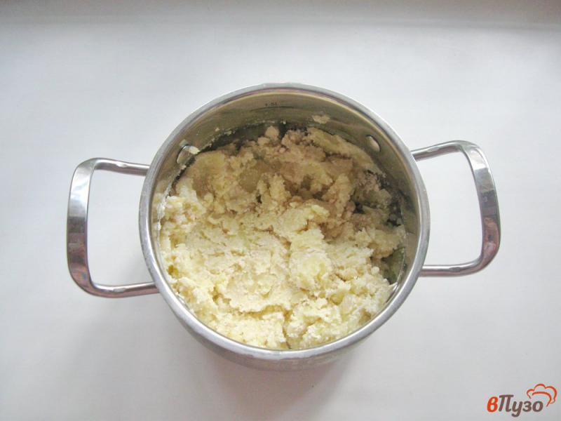 Фото приготовление рецепта: Скороспелые пирожки с курицей и картофелем шаг №3