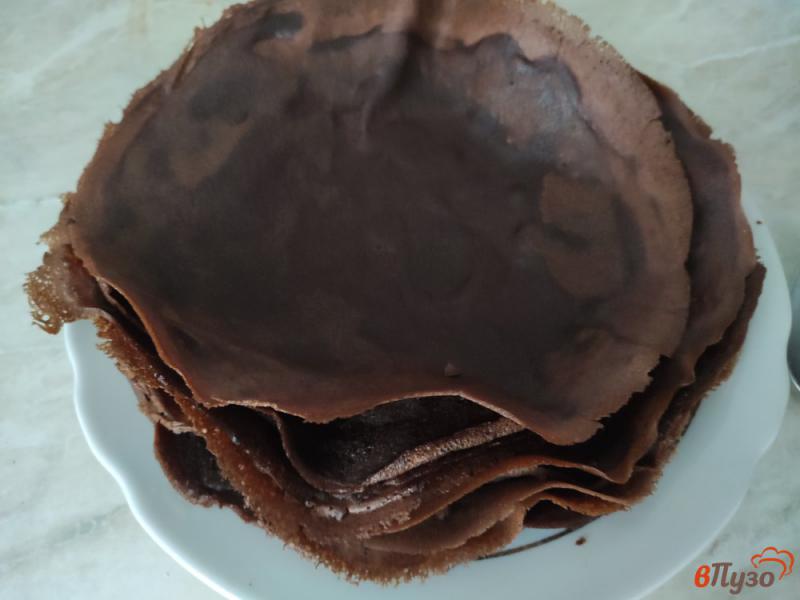 Фото приготовление рецепта: Блинный шоколадный торт с заварным кремом шаг №10