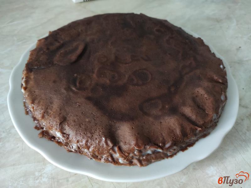 Фото приготовление рецепта: Блинный шоколадный торт с заварным кремом шаг №13