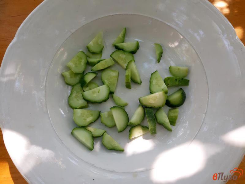 Фото приготовление рецепта: Салат с рукколой редисом сливочным сыром и маслинами шаг №1