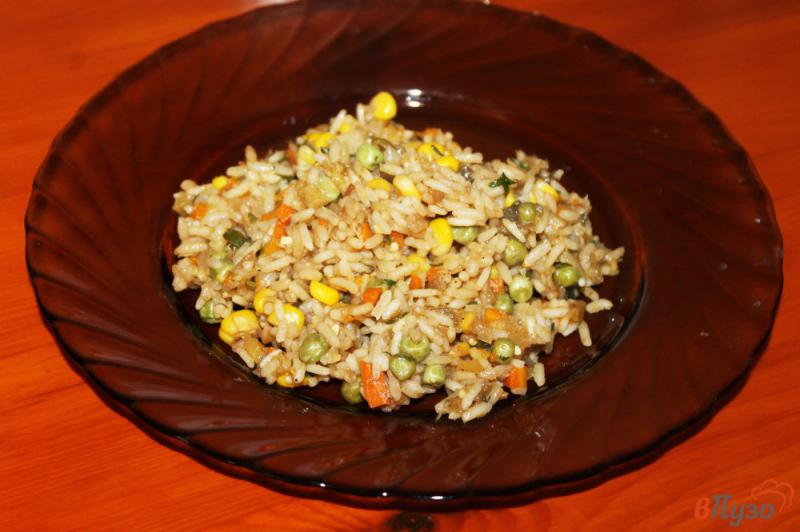 Фото приготовление рецепта: Рис с овощами и кукурузой шаг №6