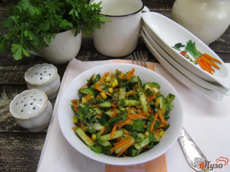 Фото приготовление рецепта: Салат из моркови с огурцом и каперсами шаг №7