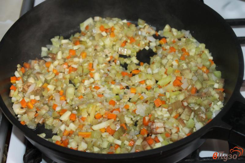 Фото приготовление рецепта: Рис с овощами и кукурузой шаг №3