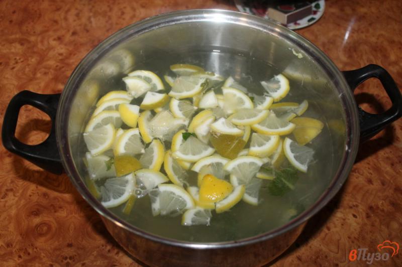 Фото приготовление рецепта: Лимонад с имбирем и лаймом шаг №4
