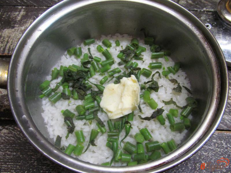 Фото приготовление рецепта: Рис со спаржевой фасолью и мятой шаг №5