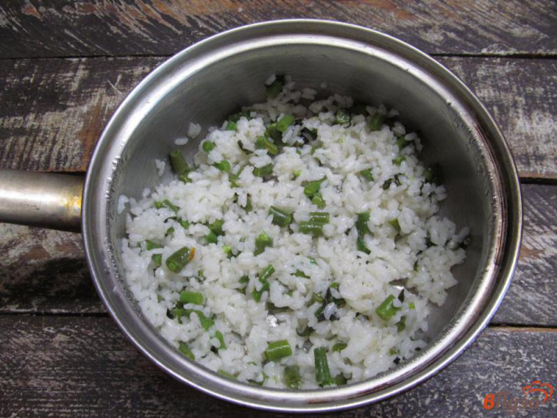 Фото приготовление рецепта: Рис со спаржевой фасолью и мятой шаг №6