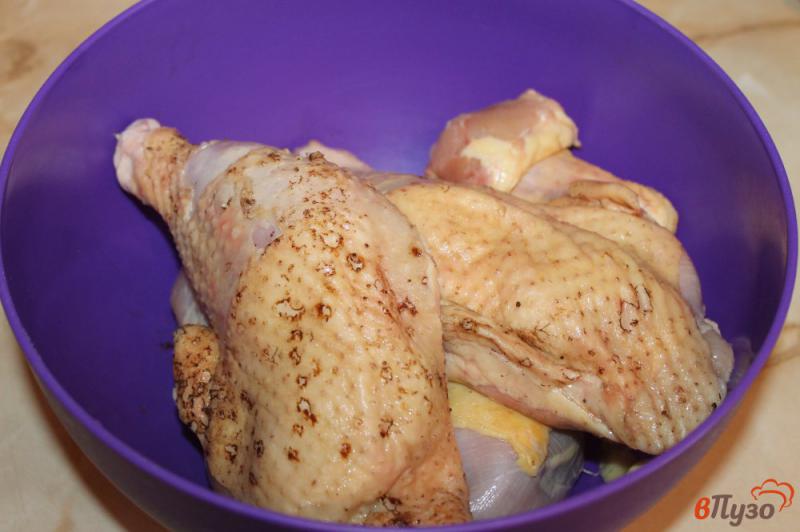 Фото приготовление рецепта: Курица запеченная с лимоном и кинзой шаг №1
