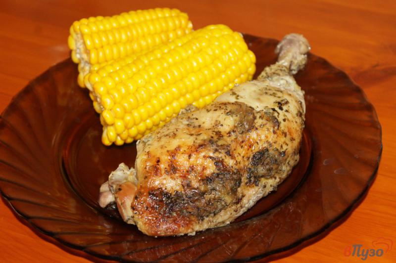 Фото приготовление рецепта: Курица запеченная с лимоном и кинзой шаг №6