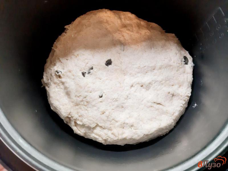 Фото приготовление рецепта: Хлеб пшеничный с цельнозерновой мукой и маслинами в мультиварке шаг №7