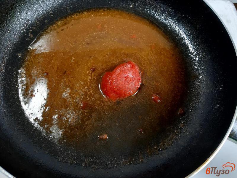 Фото приготовление рецепта: Гречаники с шампиньонами в томатном соусе шаг №8