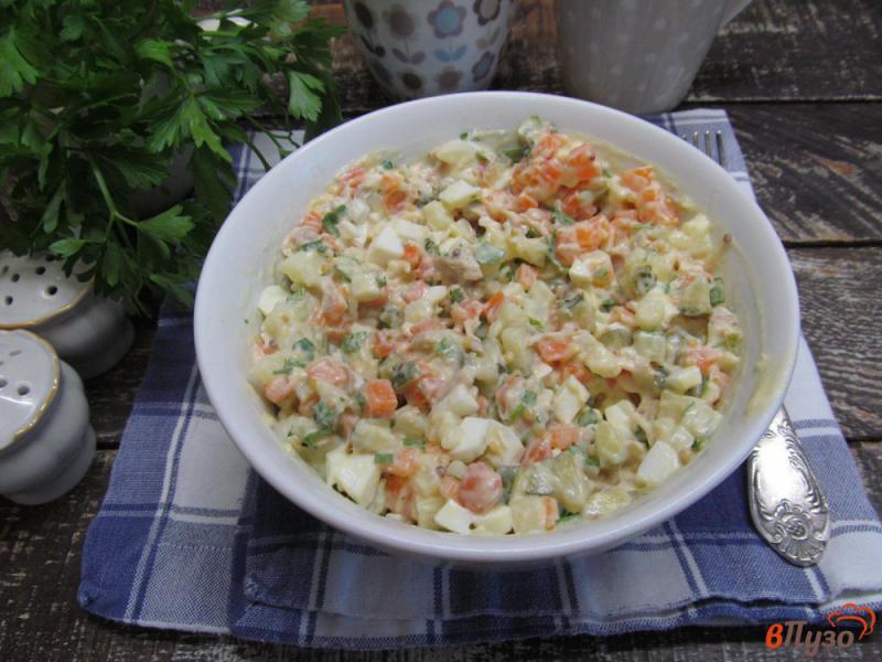 Фото приготовление рецепта: Салат из вареной свинины с малосольным огурцом шаг №5