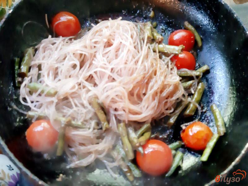 Фото приготовление рецепта: Спаржевая фасоль с фунчозой по азиатски шаг №8