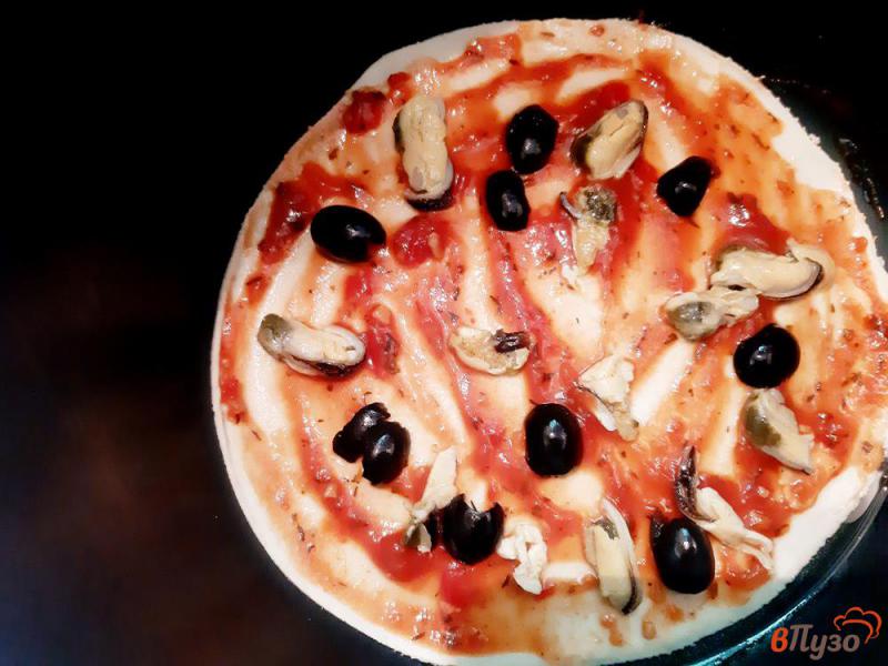 Фото приготовление рецепта: Пицца с мидиями и брокколи в мультиварке шаг №10