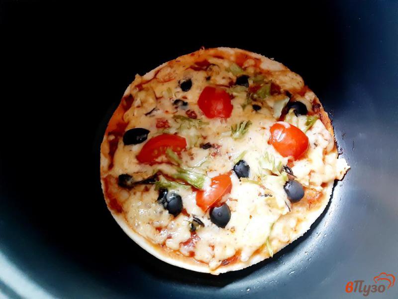 Фото приготовление рецепта: Пицца с мидиями и брокколи в мультиварке шаг №16