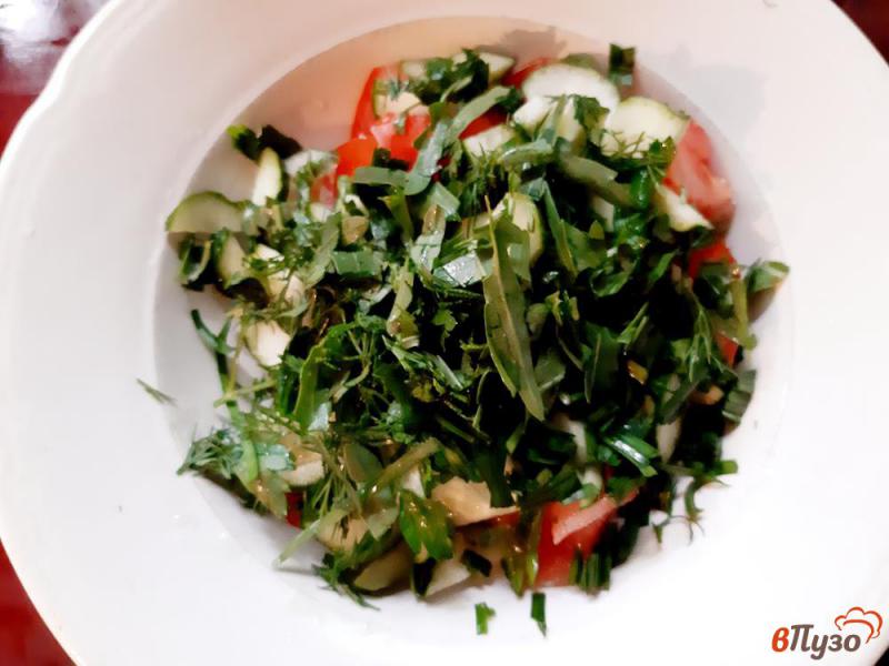 Фото приготовление рецепта: Салат овощной с руколой и сметанной заправкой шаг №4