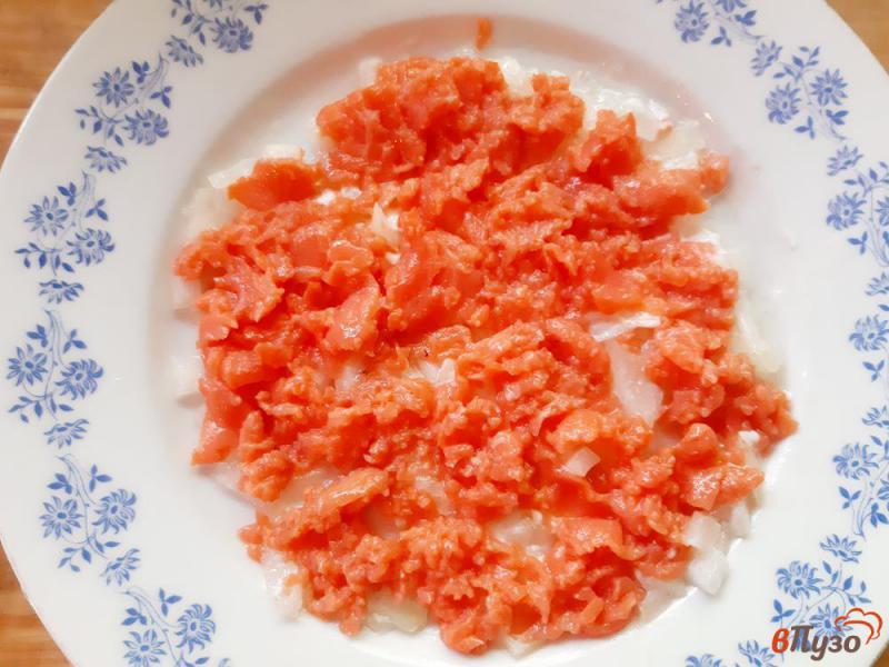 Фото приготовление рецепта: Салат лосось под шубой шаг №4