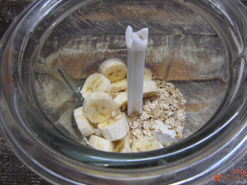 Фото приготовление рецепта: Творожная запеканка с бананом и овсянкой шаг №4
