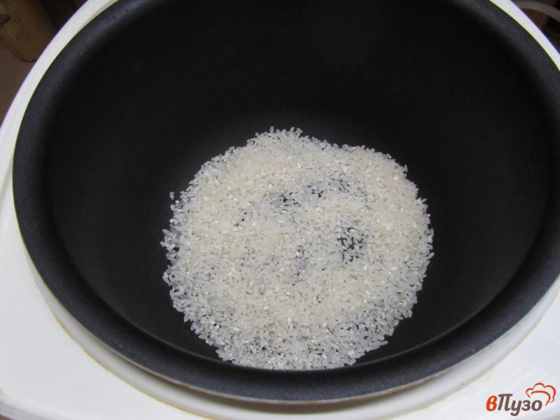 Фото приготовление рецепта: Рисовая каша на молоке с вишней в мультиварке шаг №1