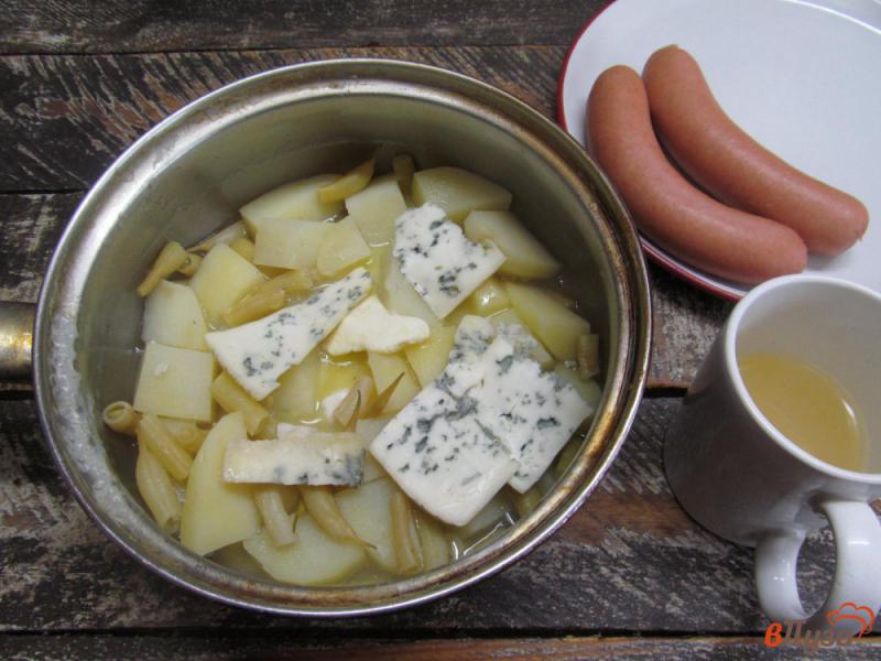 Фото приготовление рецепта: Картофельное пюре с восковой фасолью и сыром шаг №3