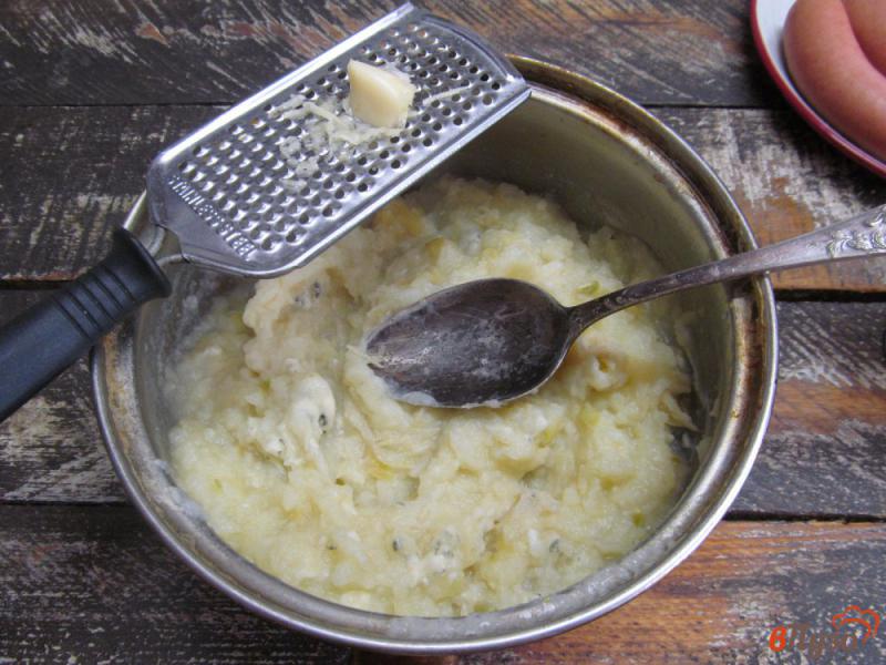 Фото приготовление рецепта: Картофельное пюре с восковой фасолью и сыром шаг №4