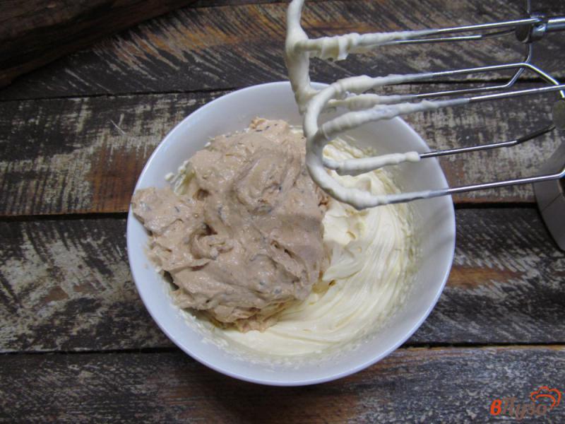 Фото приготовление рецепта: Мороженое из творога со сливой и шоколадом шаг №6