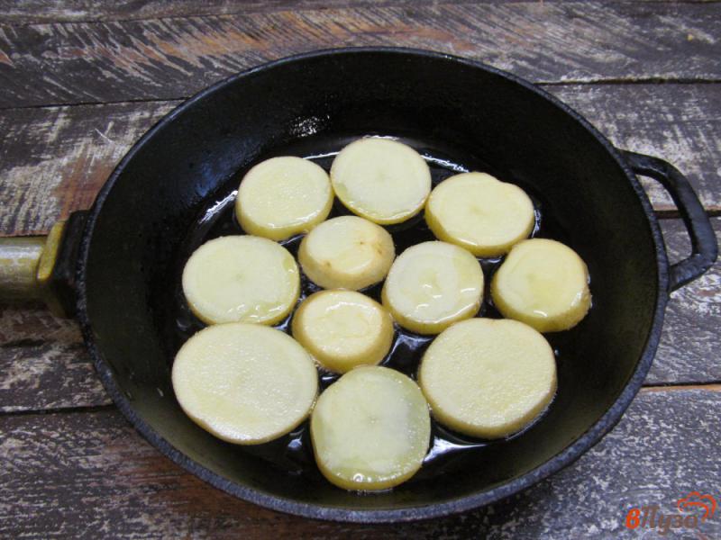 Фото приготовление рецепта: Жареная свинина с картофелем шаг №4