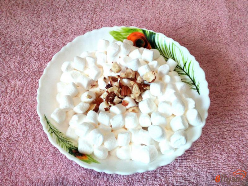 Фото приготовление рецепта: Восточный десерт из маршмеллоу и шоколада шаг №4