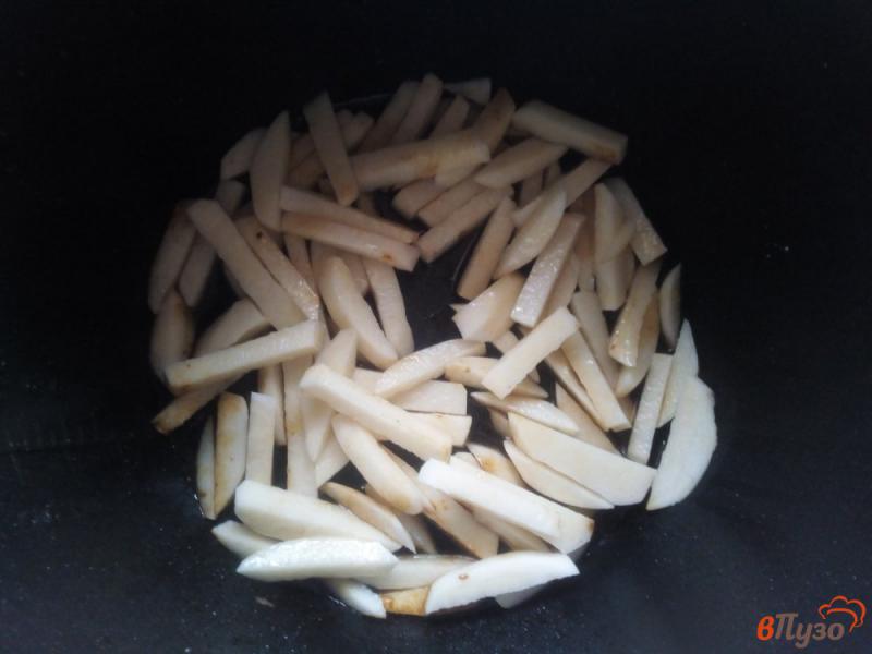 Фото приготовление рецепта: Утиная грудка с картофелем в мультиварке шаг №5