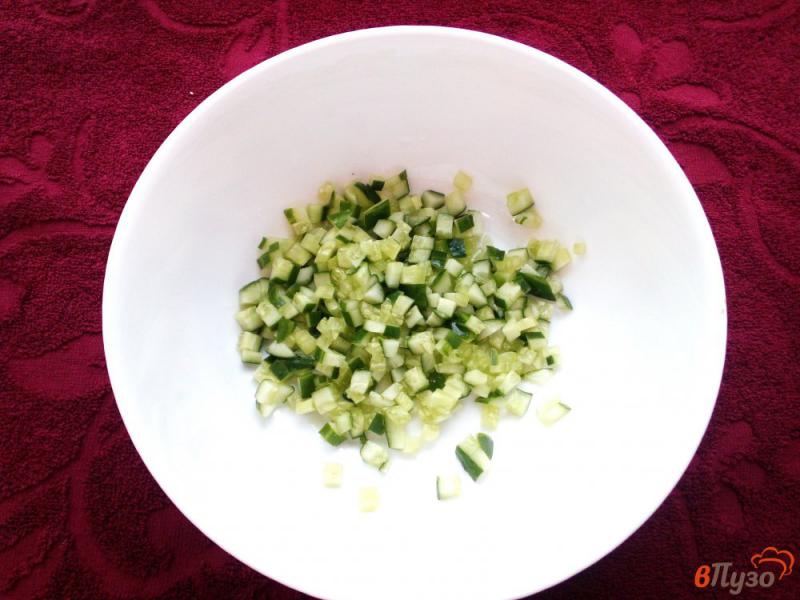 Фото приготовление рецепта: Салат с грудинкой и копченым сыром шаг №1