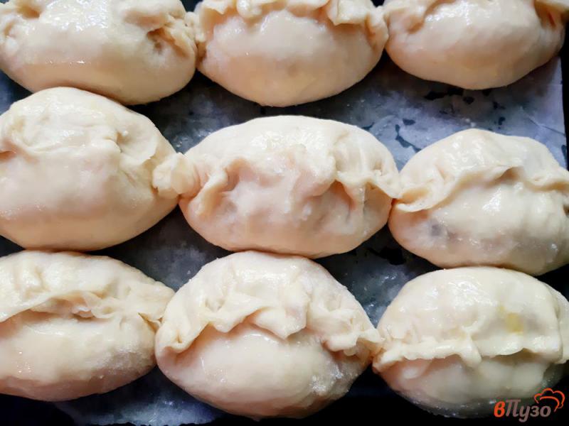 Фото приготовление рецепта: Пирожки печеные с вишней в духовке шаг №11