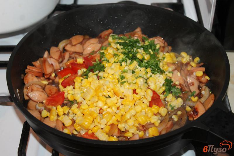 Фото приготовление рецепта: Лаваш с сосисками, кукурузой и сыром шаг №2