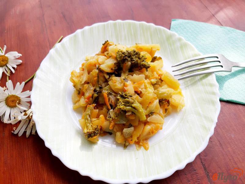 Фото приготовление рецепта: Овощное рагу с брокколи и кабачком шаг №11