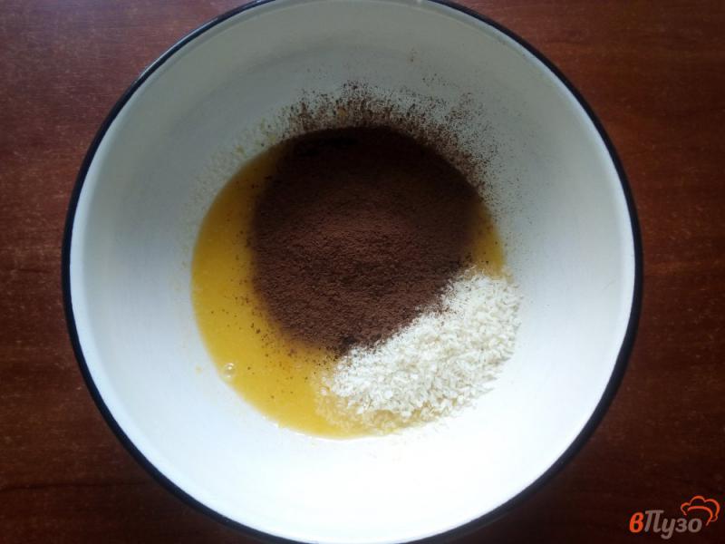 Фото приготовление рецепта: Шоколадное печенье с кокосовой стружкой шаг №3