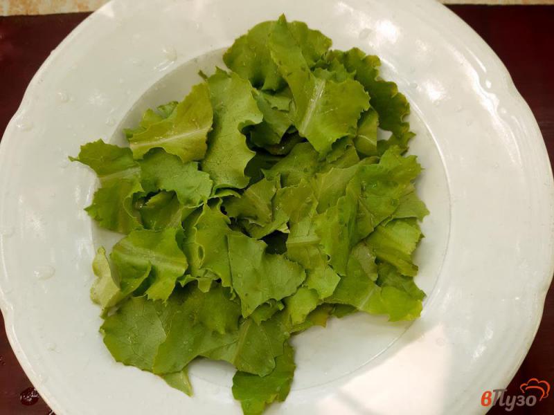 Фото приготовление рецепта: Салат из айсберга с огурцами и фетой в азиатском стиле шаг №1