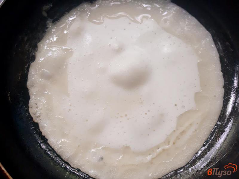 Фото приготовление рецепта: Блины на молоке с вишней шаг №3