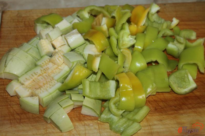 Фото приготовление рецепта: Рагу овощное с кукурузой и капустой шаг №1